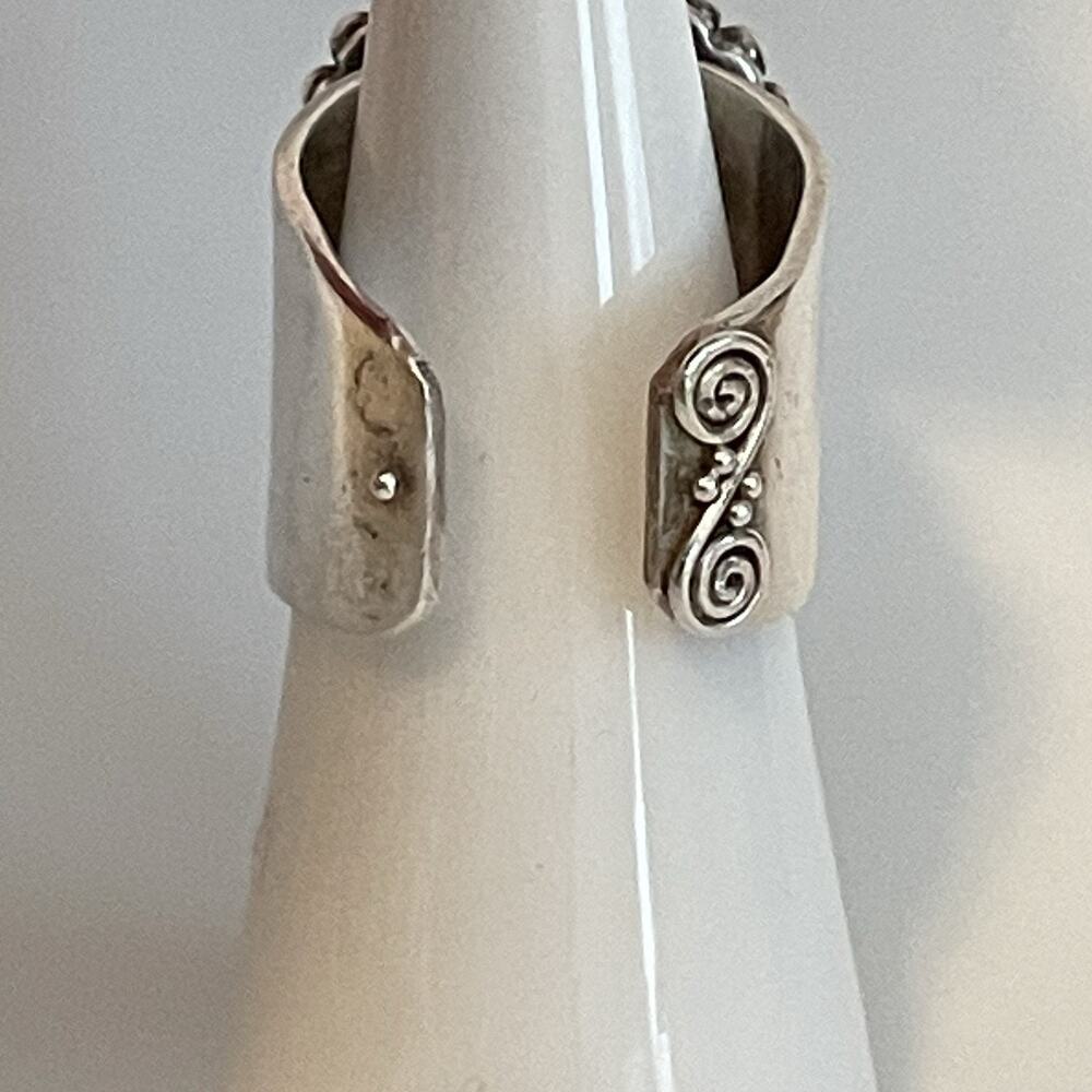 Sajen Sterling Silver Mother Of Pearl Ring - Picture 3 of 12